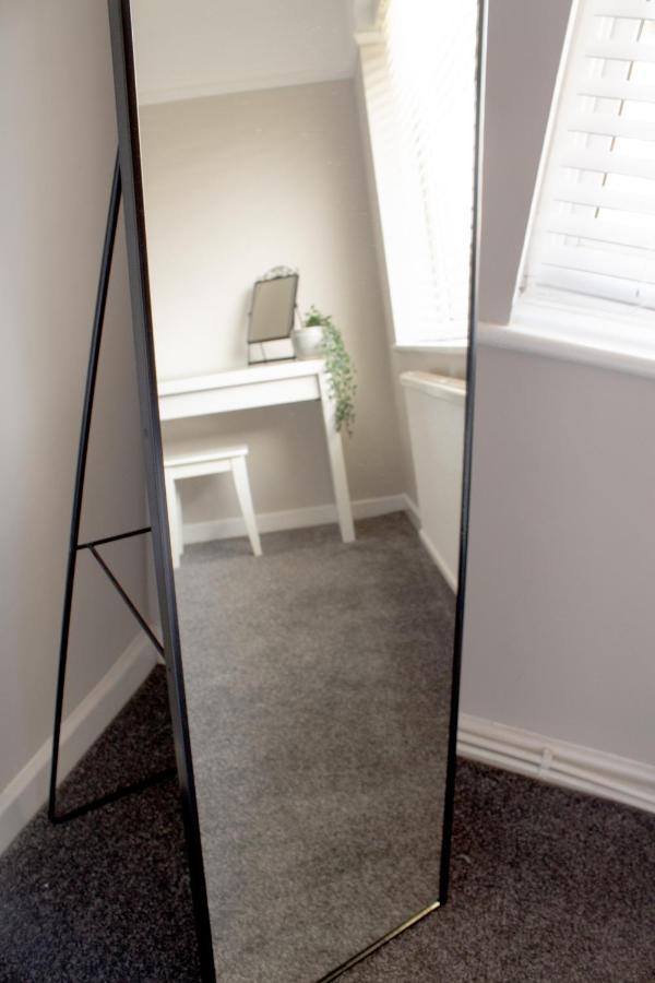 Cosy 3Bed Bungalow In West Kirby, Free Parking Frankby Exterior foto
